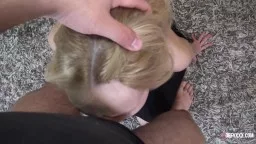 Zierliche Blonde Lolly in Heißem Pissing-Video mit Extrem-Fetisch-Action